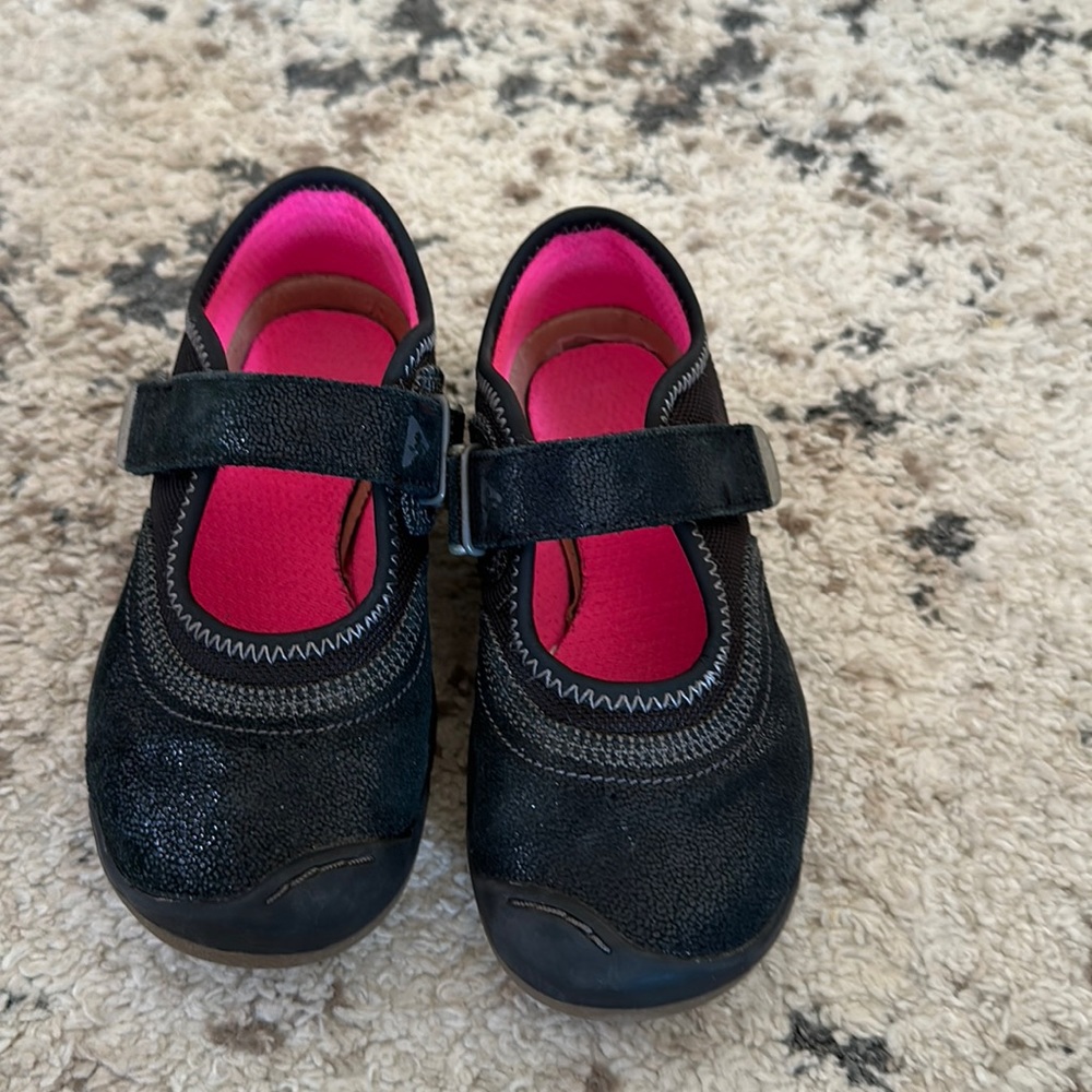 EMME Plae girls shoe size 11